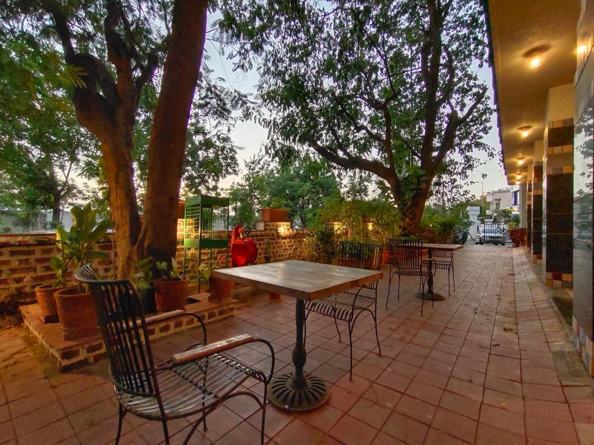 Bougainvilla Apartment Surat Exterior foto